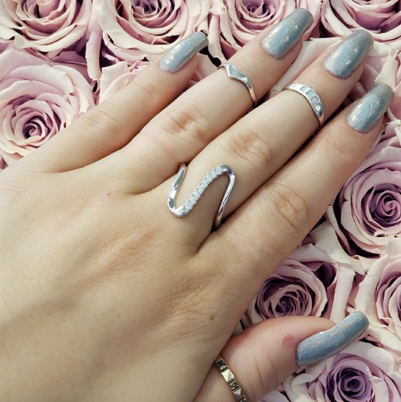 Swarovski crystal ring
Sterling silver - Picture 3 of 3